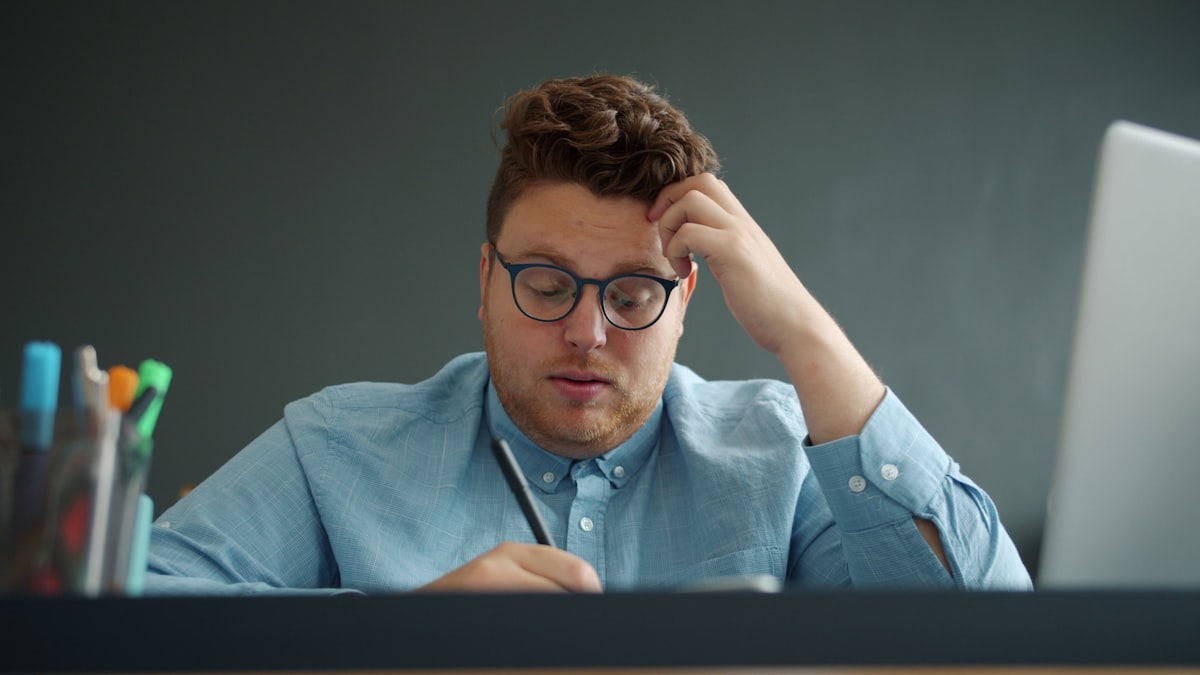 ストレスを感じる営業職のイメージ
